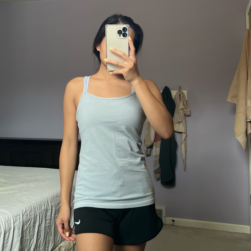 🍋lululemon power Y tank top w built in bra size 6